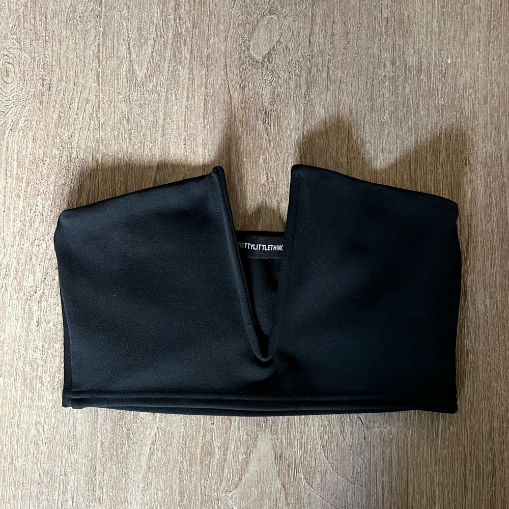 PrettyLittleThing Black Crop Top